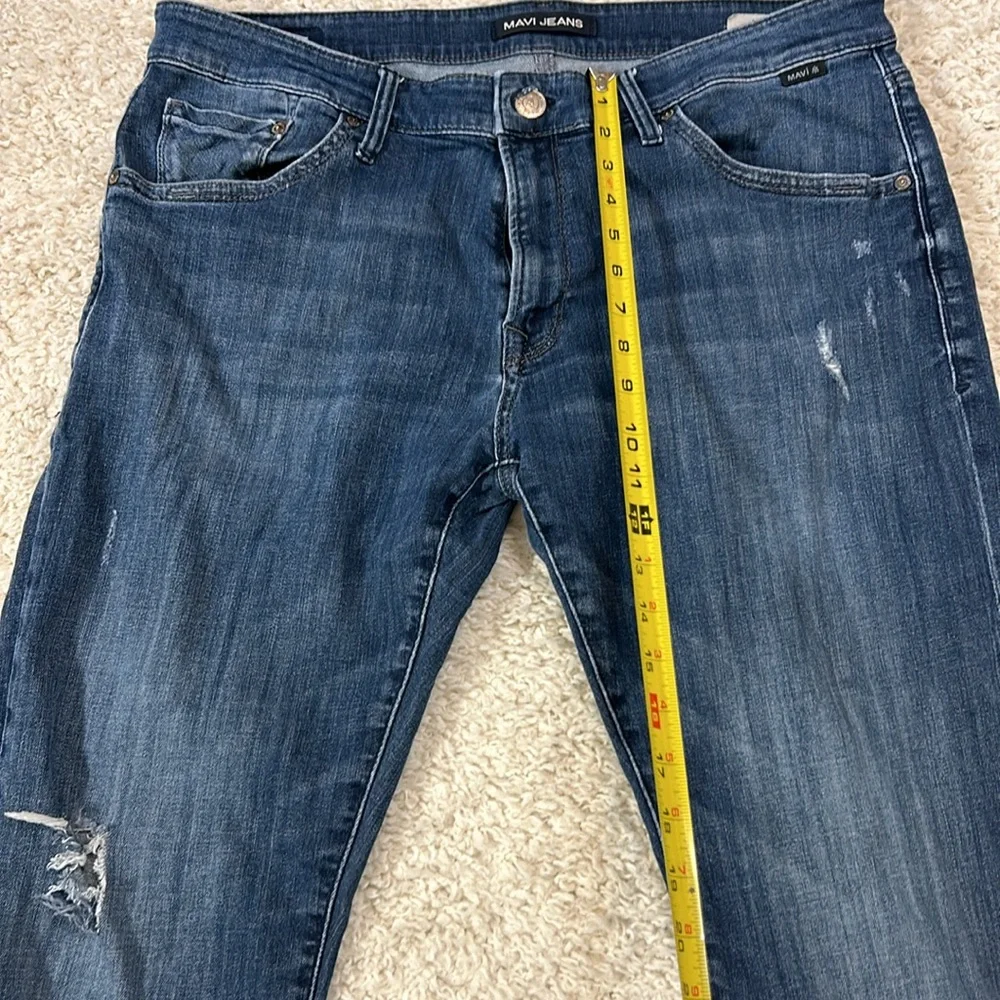 MAVI 36x34 Jake straight leg jeans with distressing and right leg small hole
